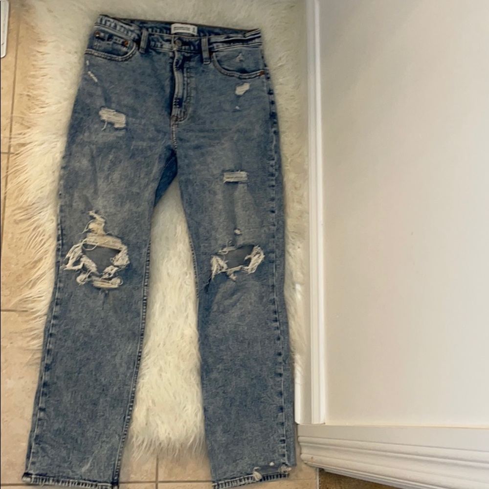 Destructed Mom jeans sz 28